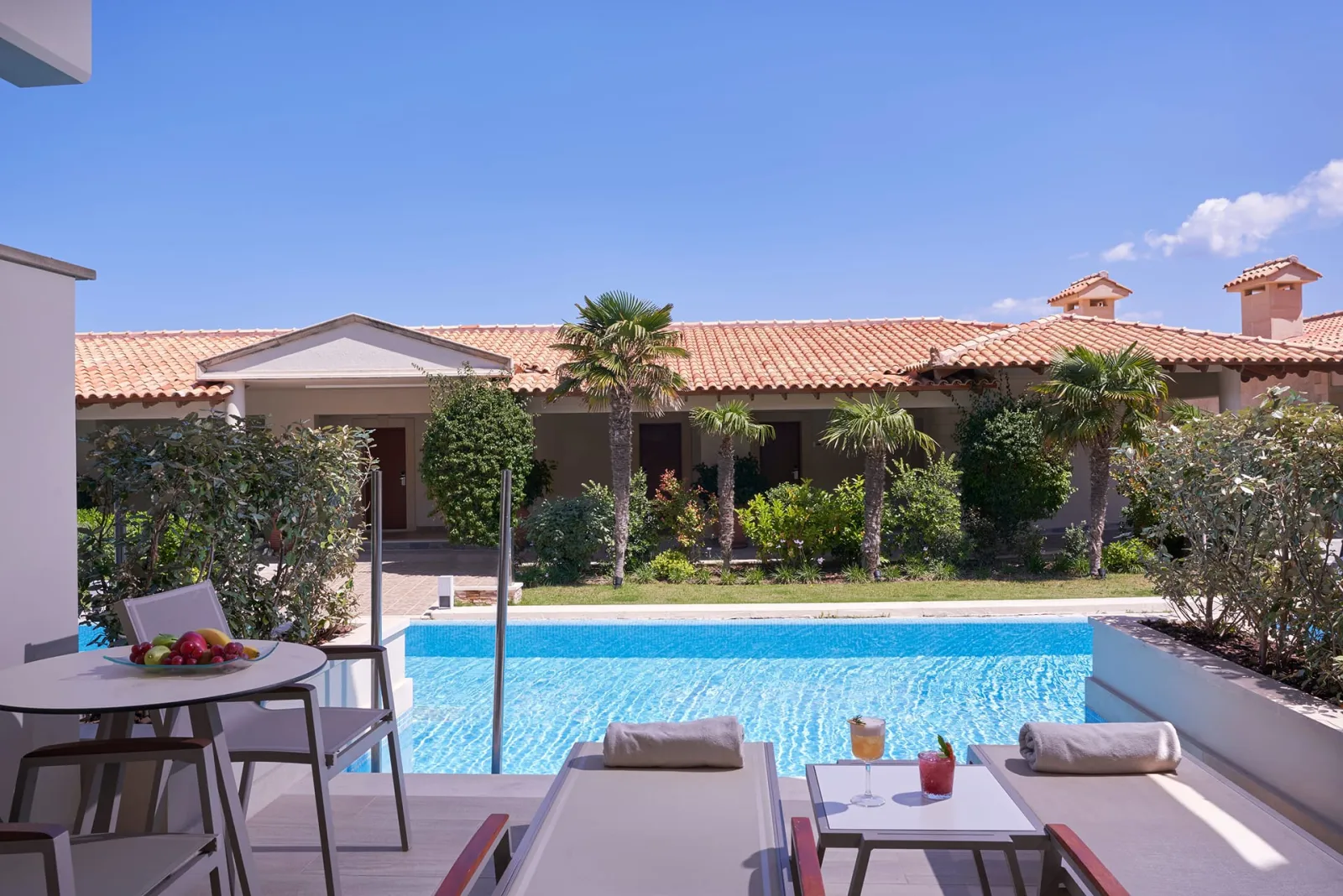 Junior Suite Swim Up Inland View
