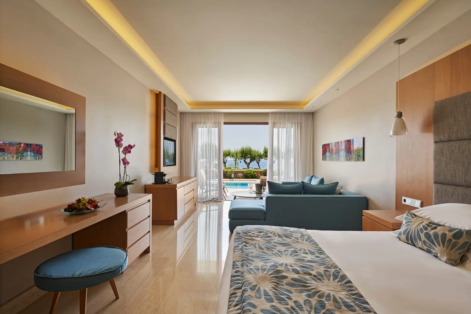 Junior Suite Beach Front Swim Up Sea View (Red Carpet Services)