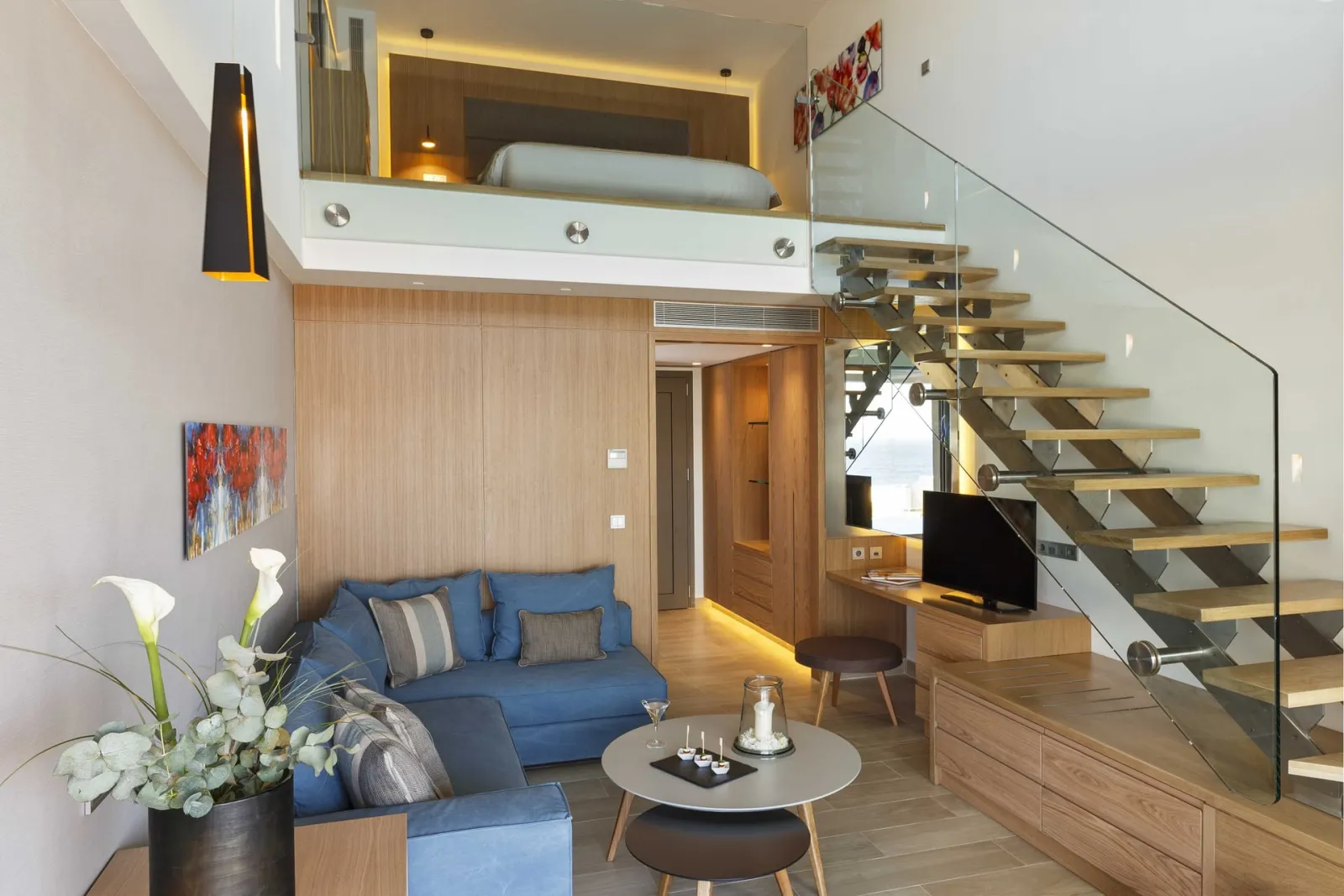 Deluxe Duplex Suite Swim Up Sea View | Red Carpet Services