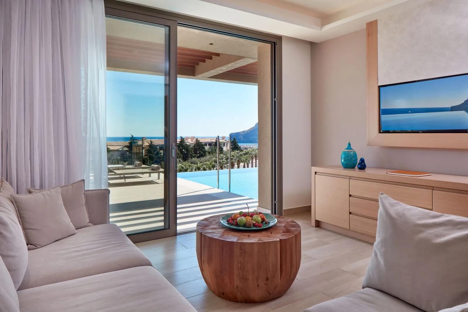 One Bedroom Suite with Private Pool Side Sea View | Red Carpet Services