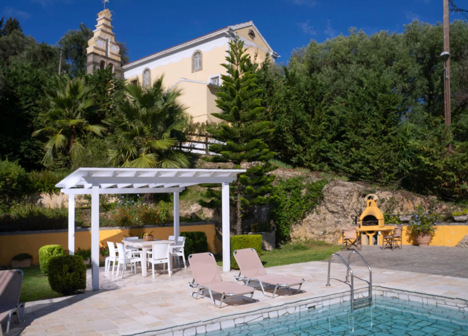 4 Bedroom Villa with Swimming Pool