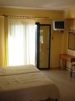 Twin bed studio