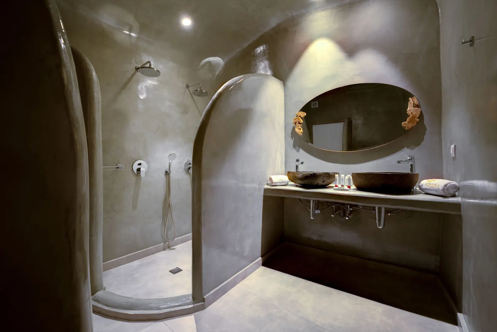 Executive Suite with plunge pool and whirlpool jets