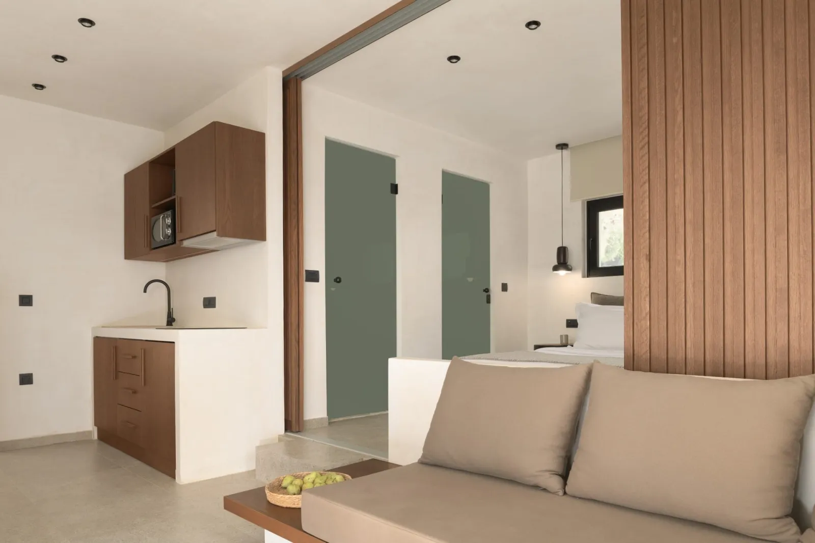 Superior One Bedroom Apt with Sliding Door Sea View