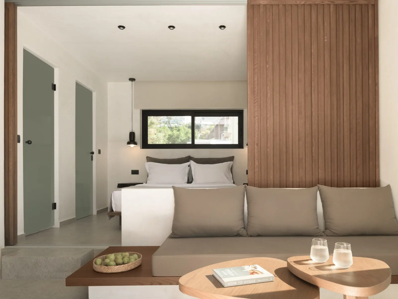 Superior One Bedroom Apt with Sliding Door Sea View