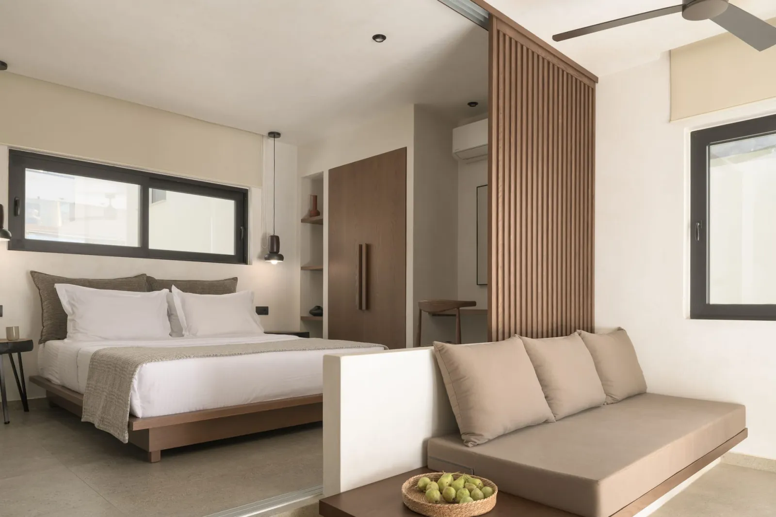Superior One Bedroom Apt with Sliding Door Sea View