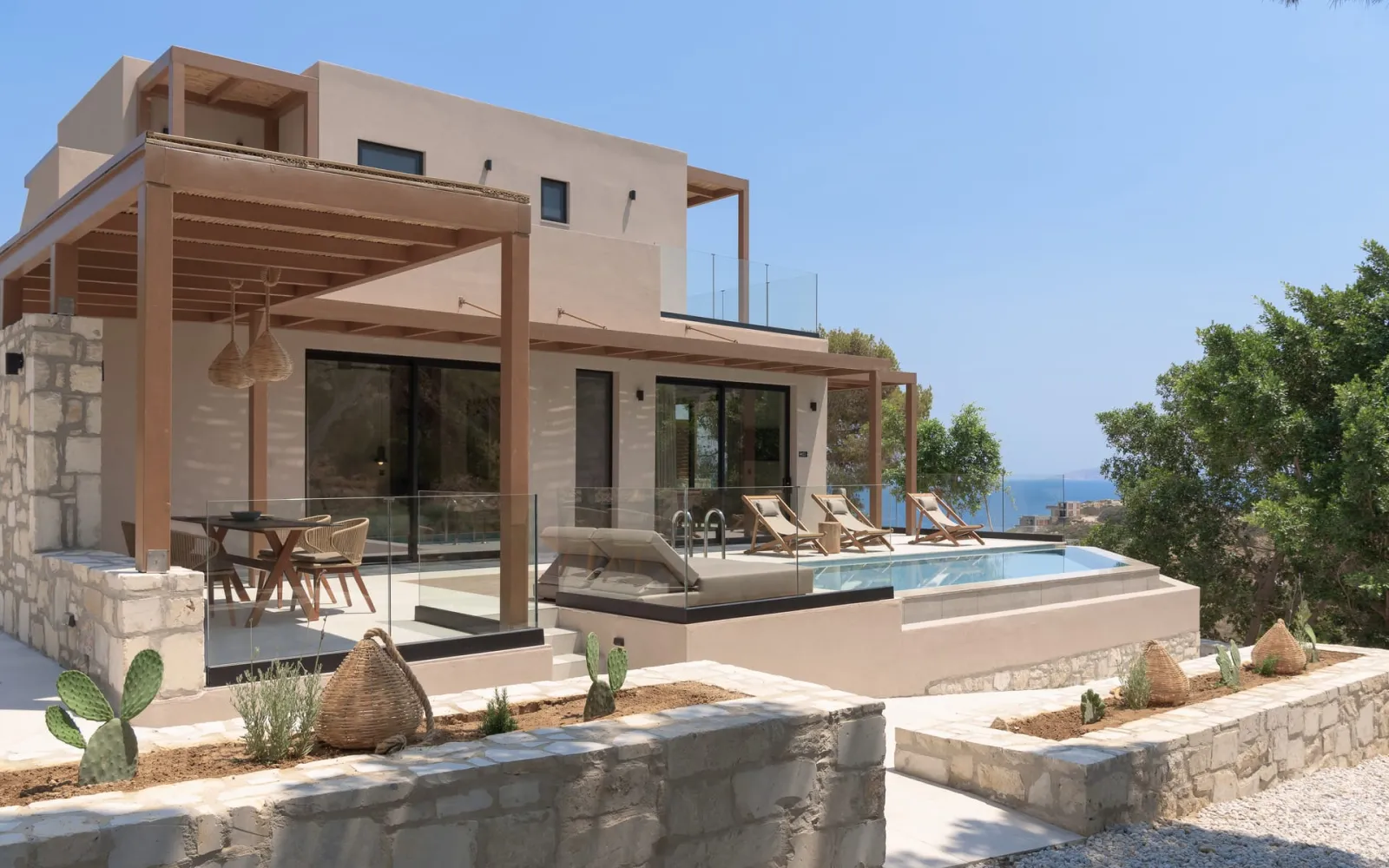 Hilltop Suite Private Pool | Side Sea View or Garden View