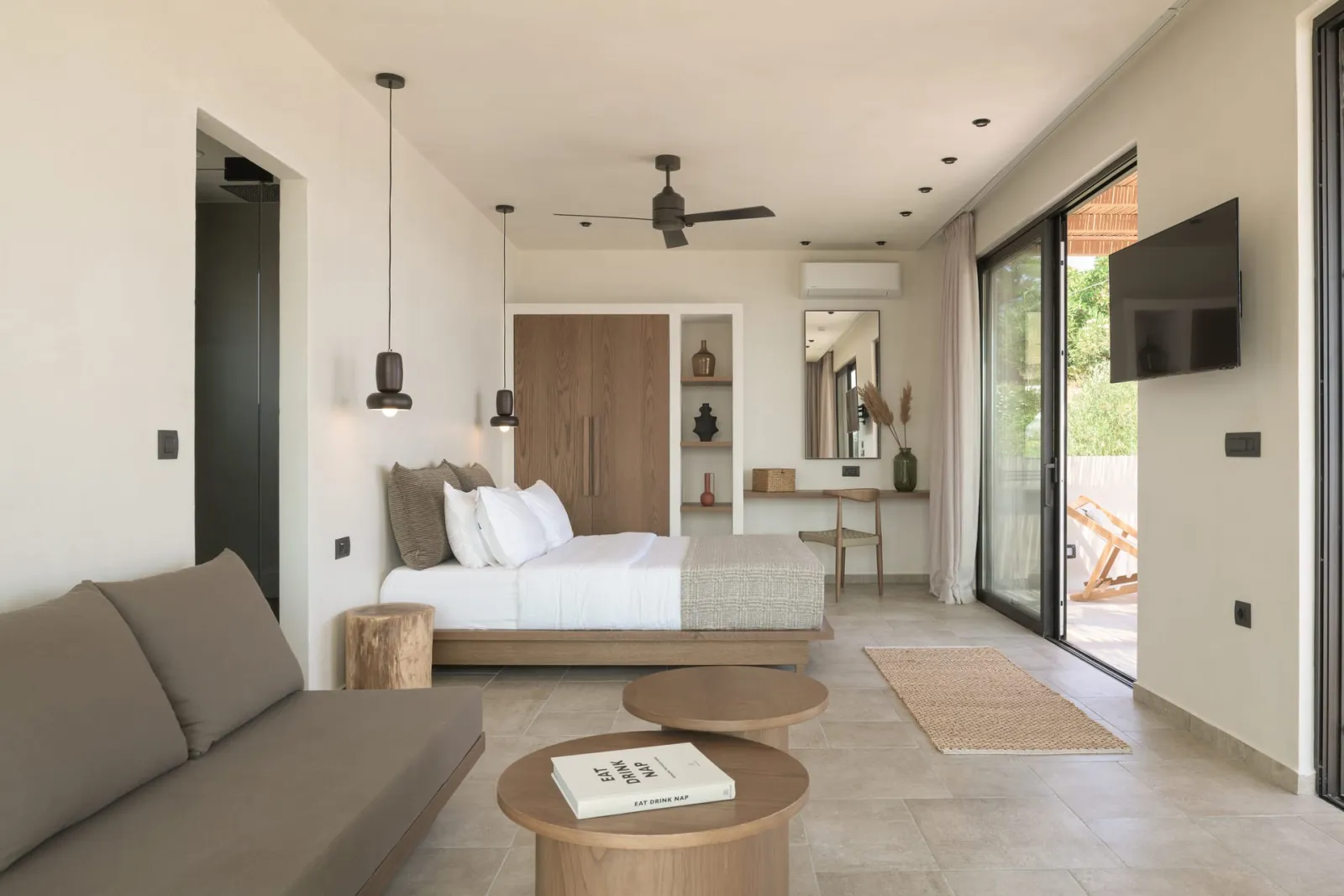 Hilltop Executive Suite Plunge Pool & Jacuzzi | Panoramic Sea View