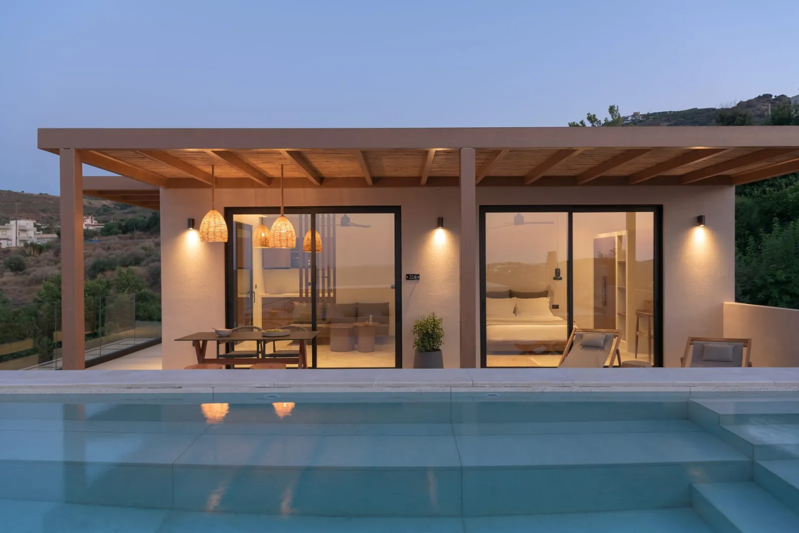 Hilltop Executive Suite Plunge Pool & Jacuzzi | Panoramic Sea View