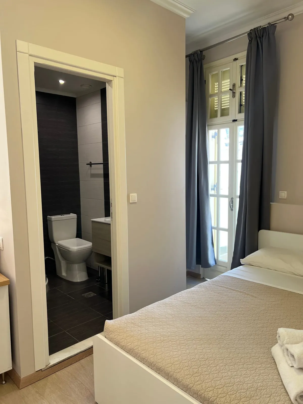 Connected Family Room (2 bedrooms)