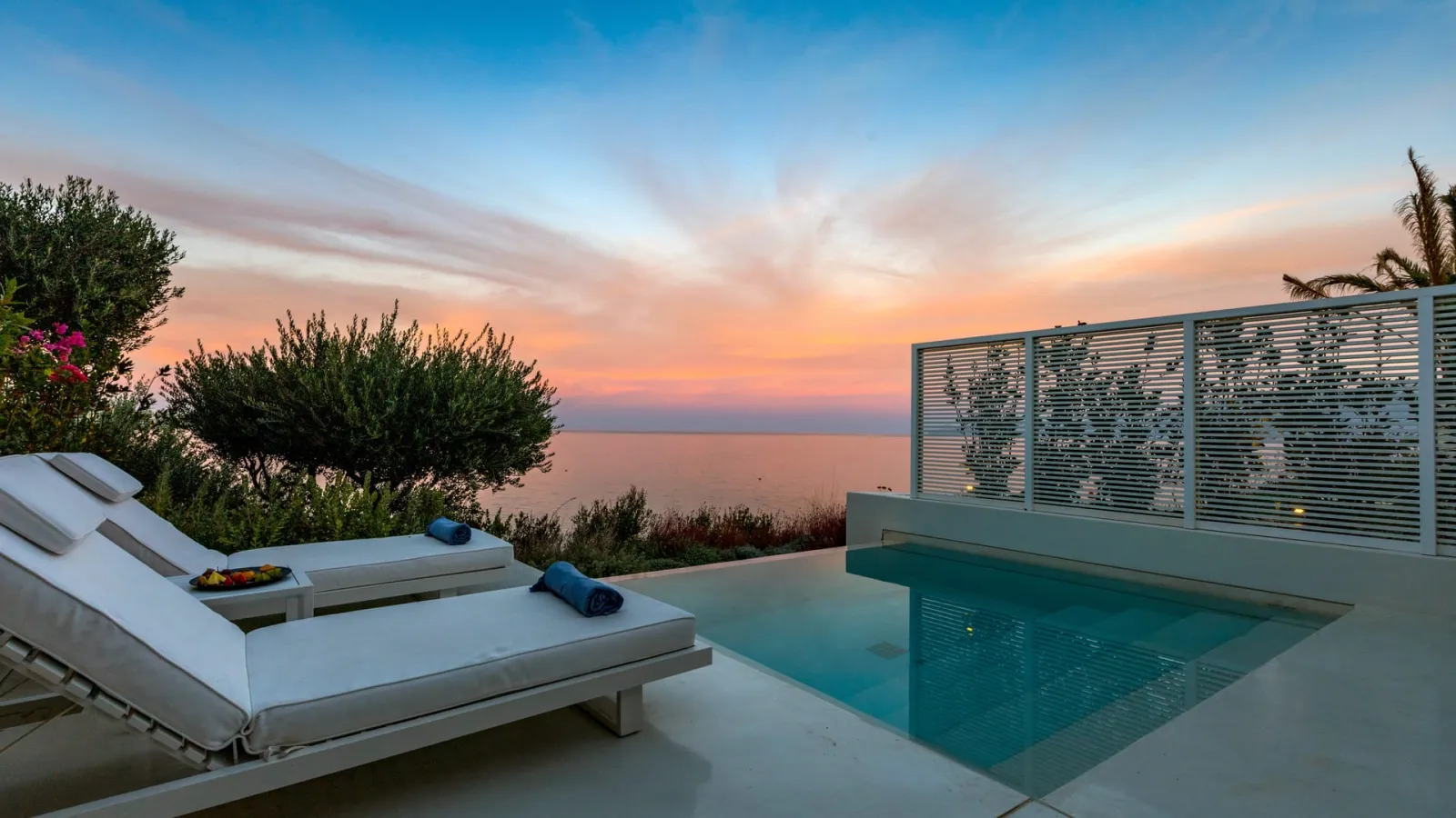 Front Sea View Grand Suite with Private Heated Pool