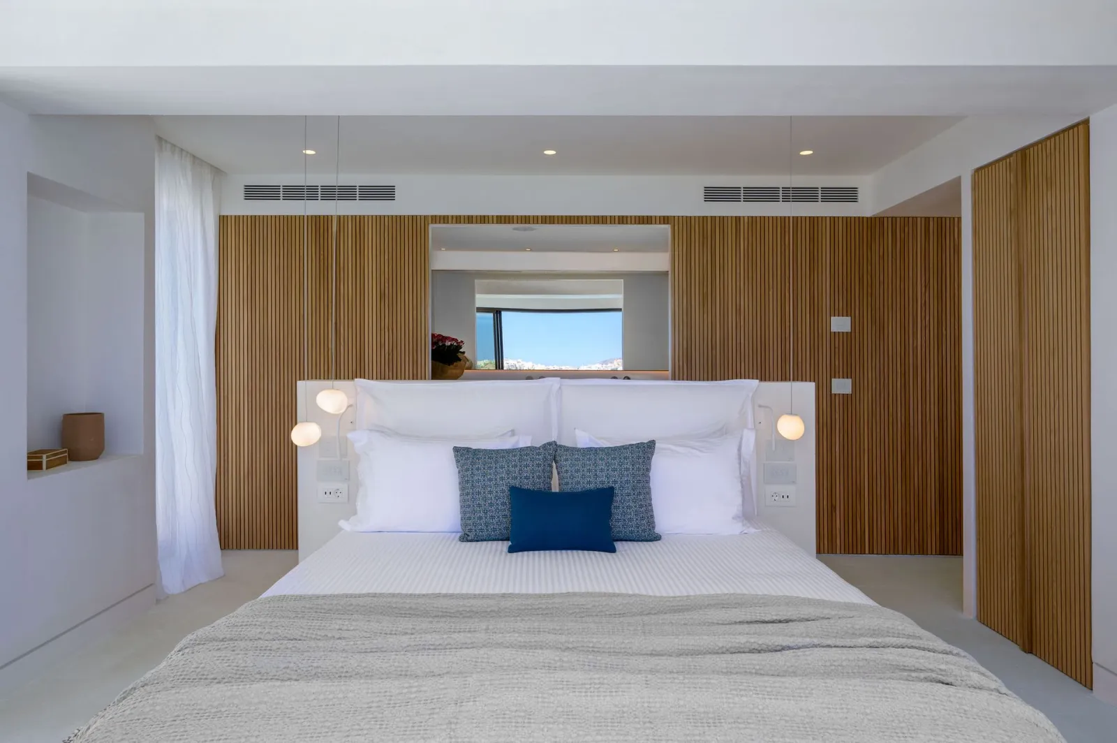 Front Sea View Grand Suite with Private Heated Pool