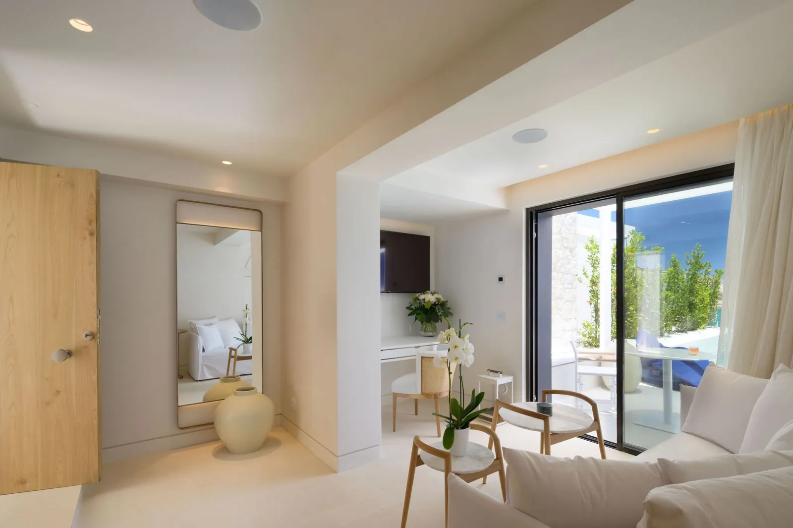 Front Sea View Grand Suite with Private Heated Pool