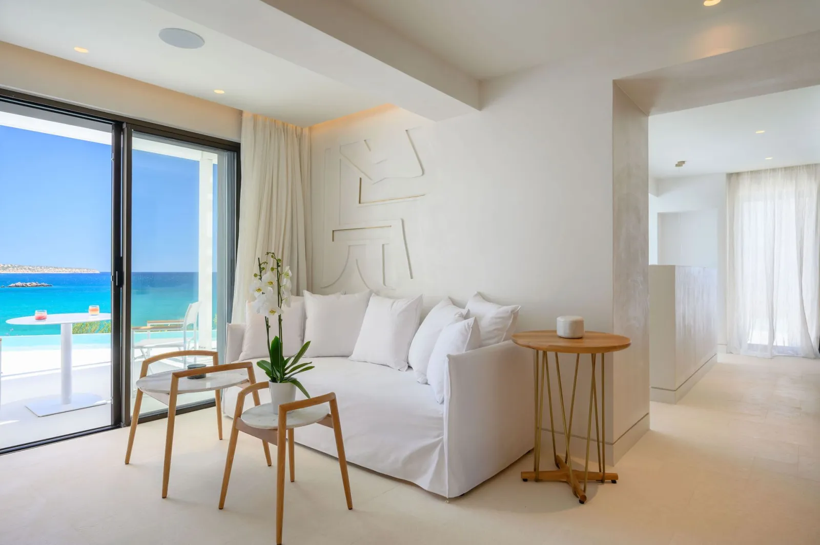 Front Sea View Grand Suite with Private Heated Pool
