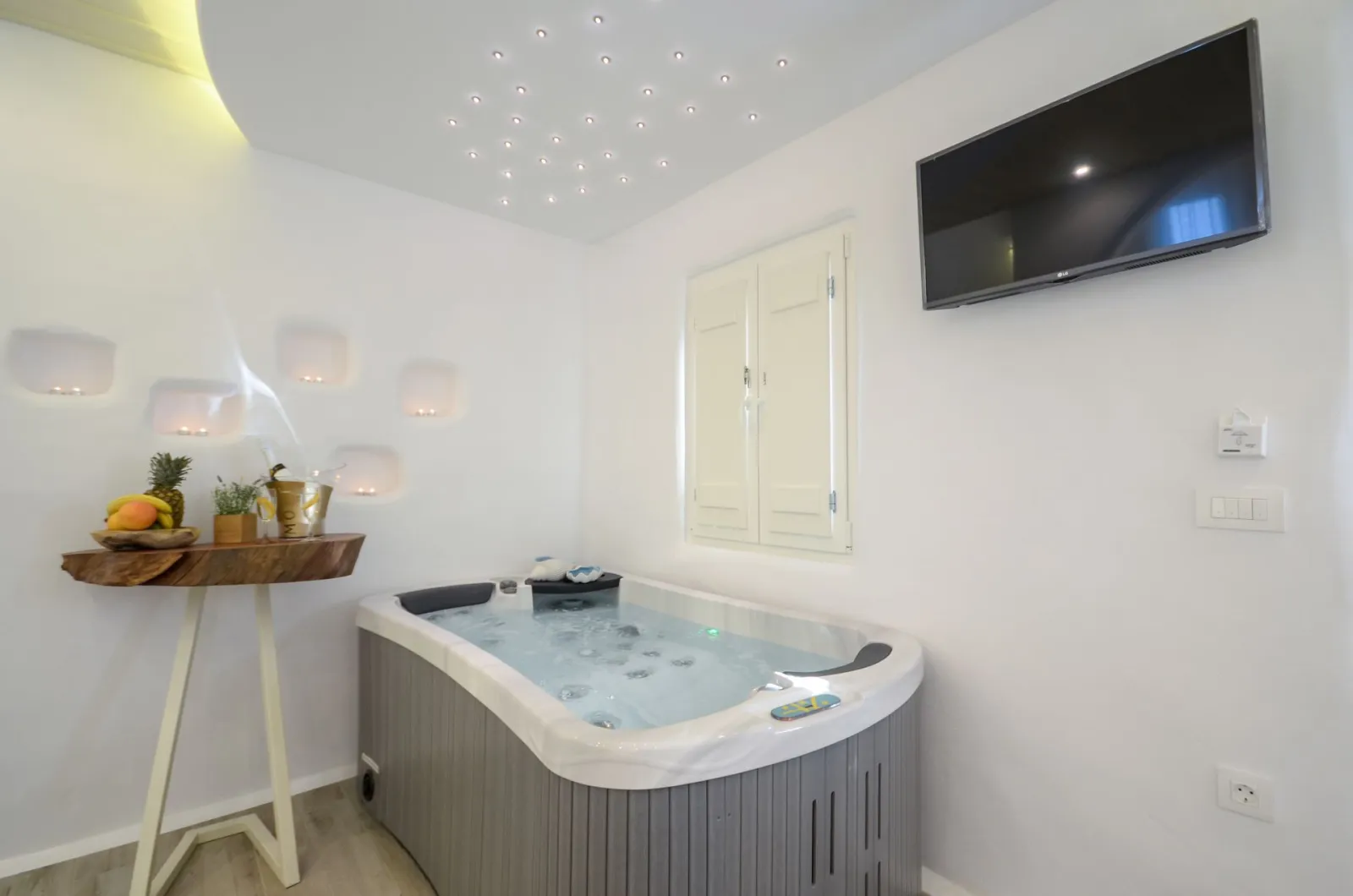 Honeymoon Suite with private Jacuzzi