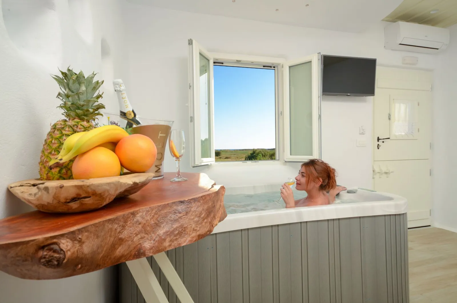 Honeymoon Suite with private Jacuzzi
