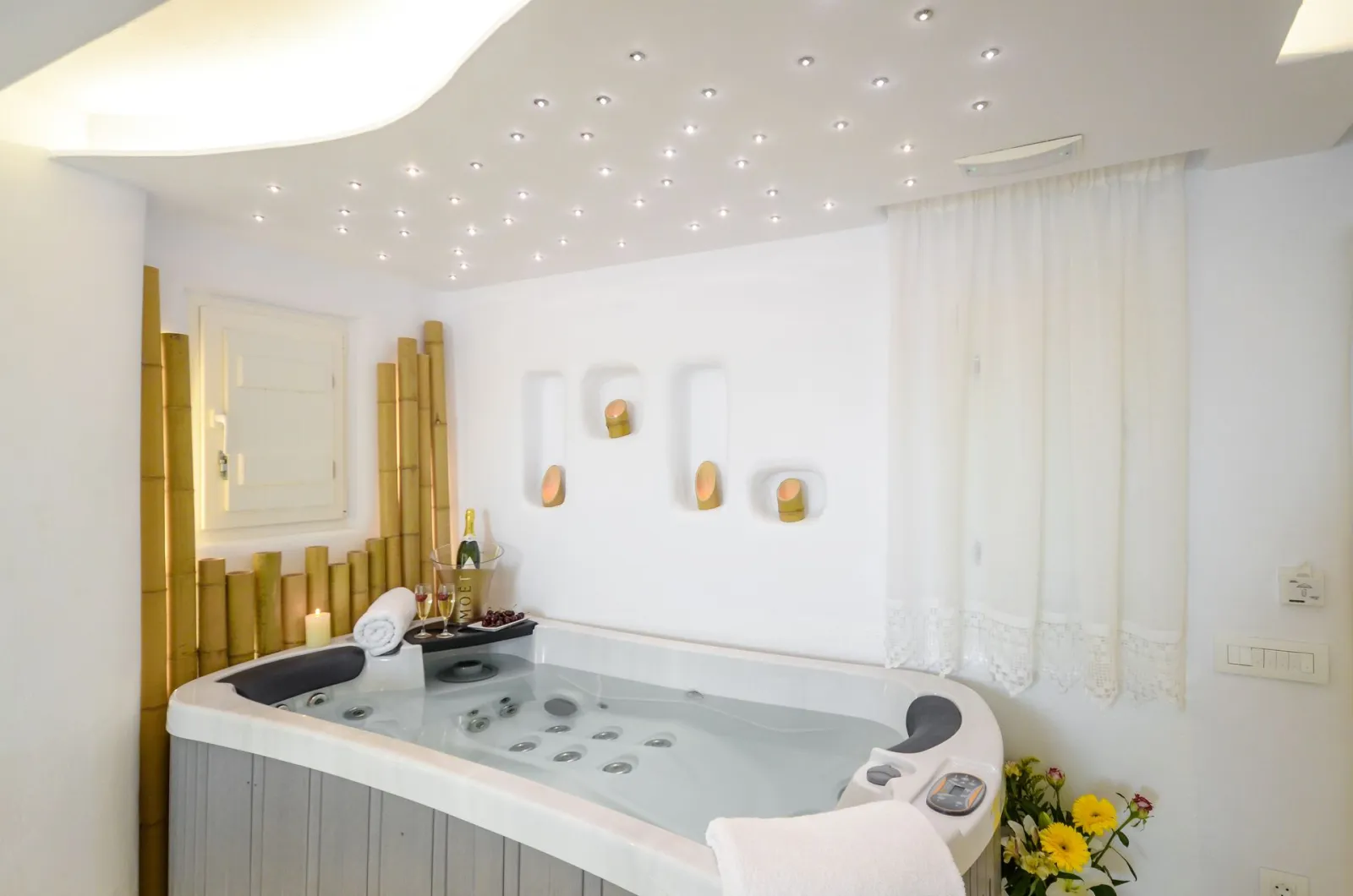 Sunken Suite With Indoor Jacuzzi