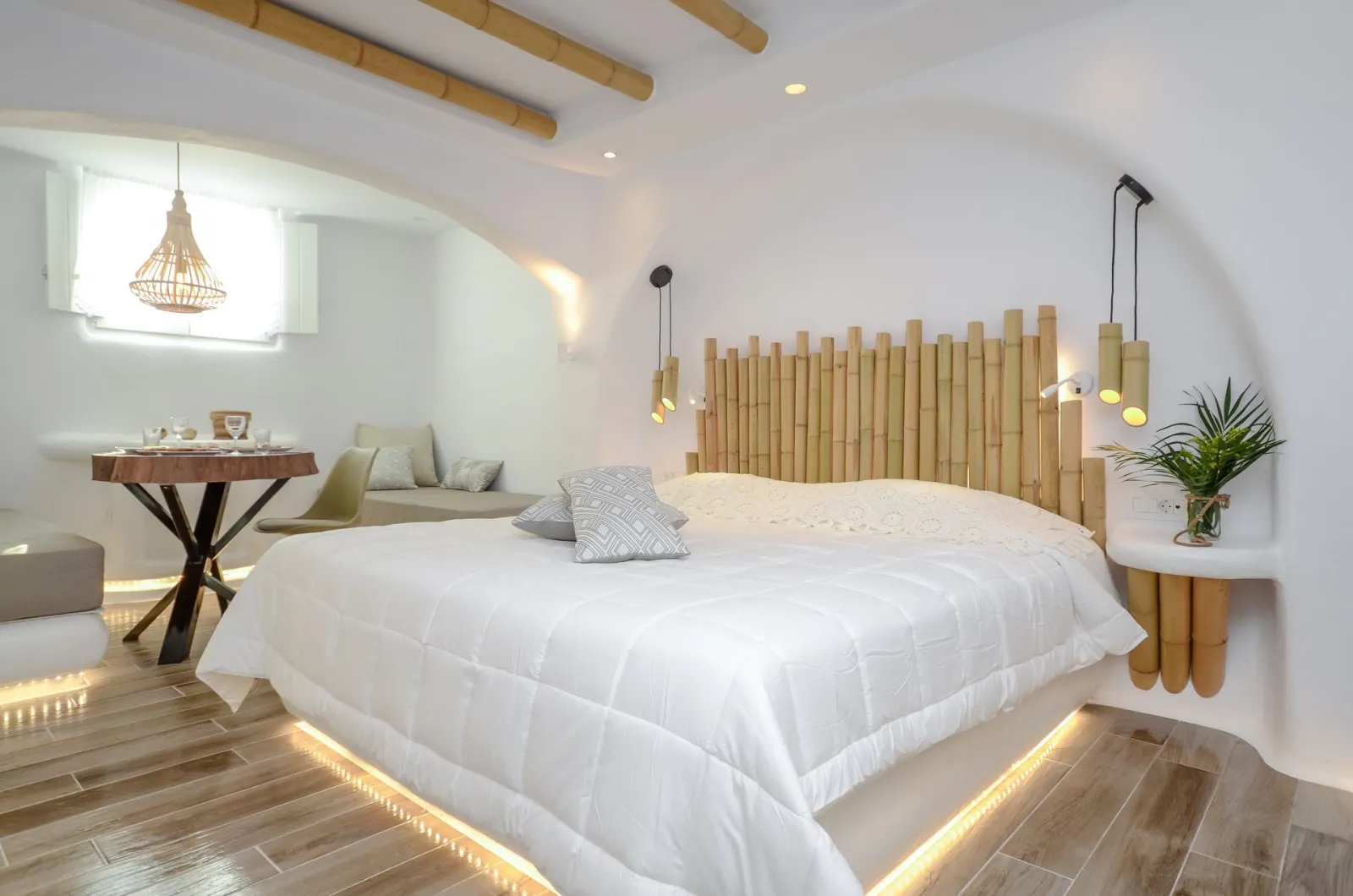 Sunken Suite With Indoor Jacuzzi