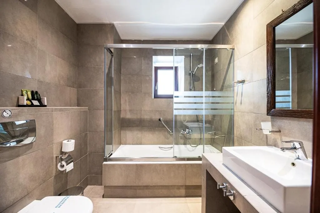 Junior Suite with Sea View and Jacuzzi