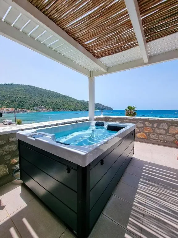 Junior Suite with Sea View and Jacuzzi
