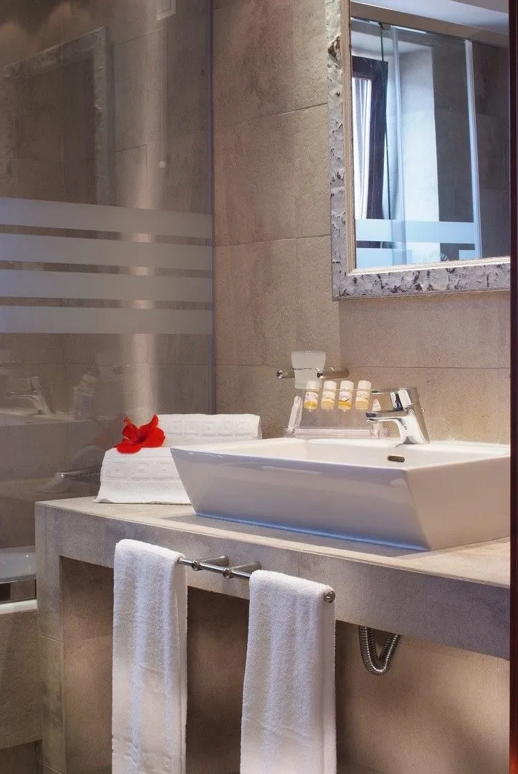 Deluxe Suite with Sea View