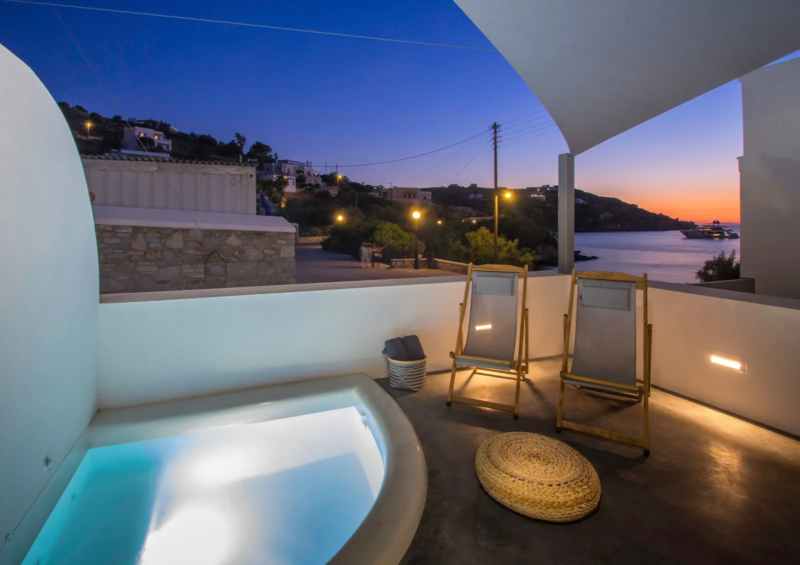 Family Suite with Beach View & Jacuzzi