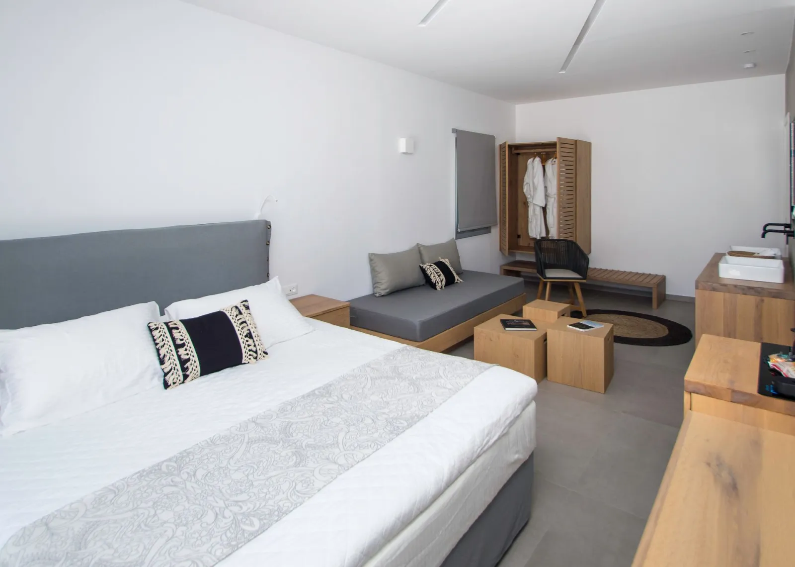 Family Suite with Beach View &amp; Jacuzzi