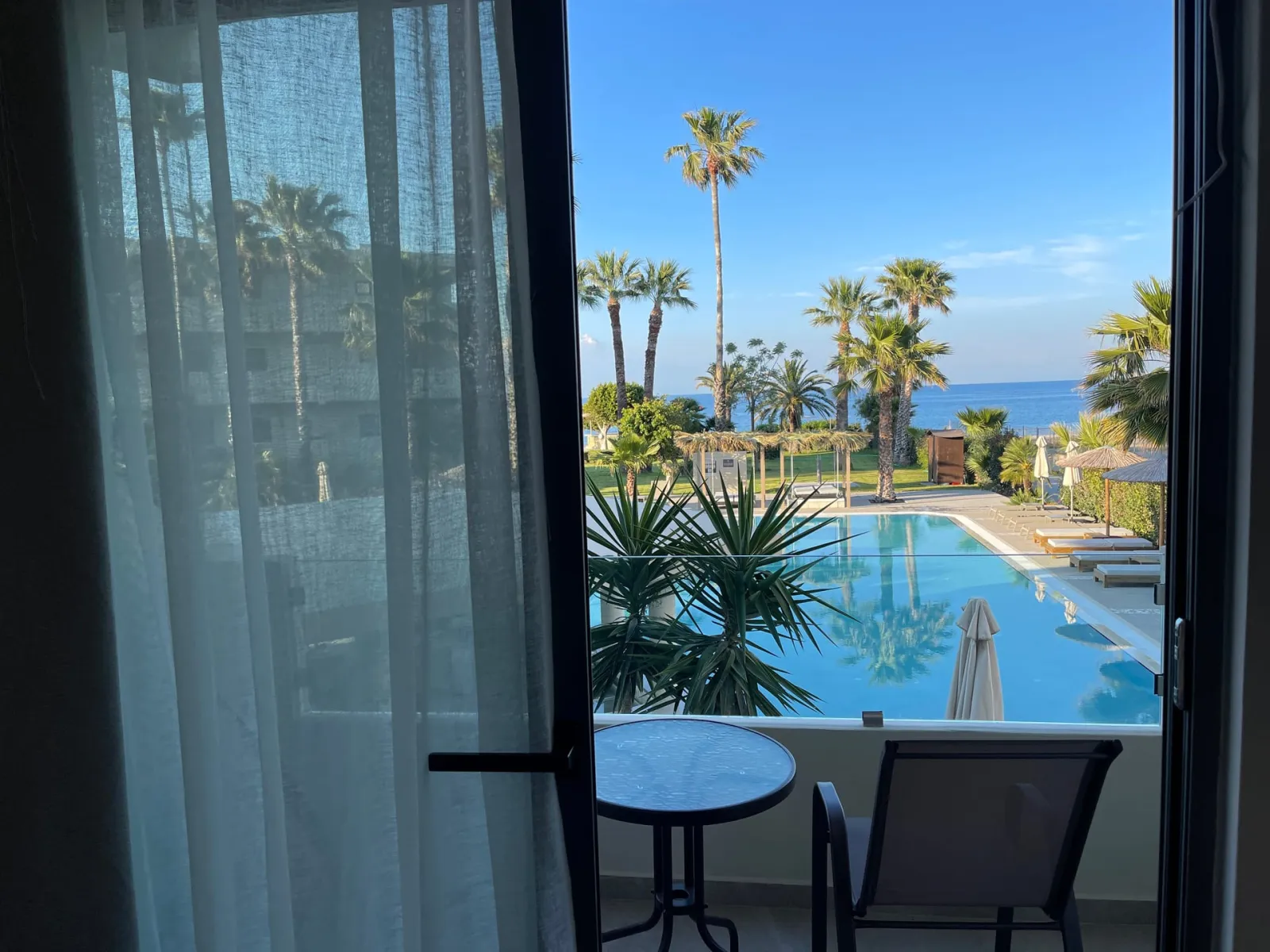 Deluxe Pool View Room