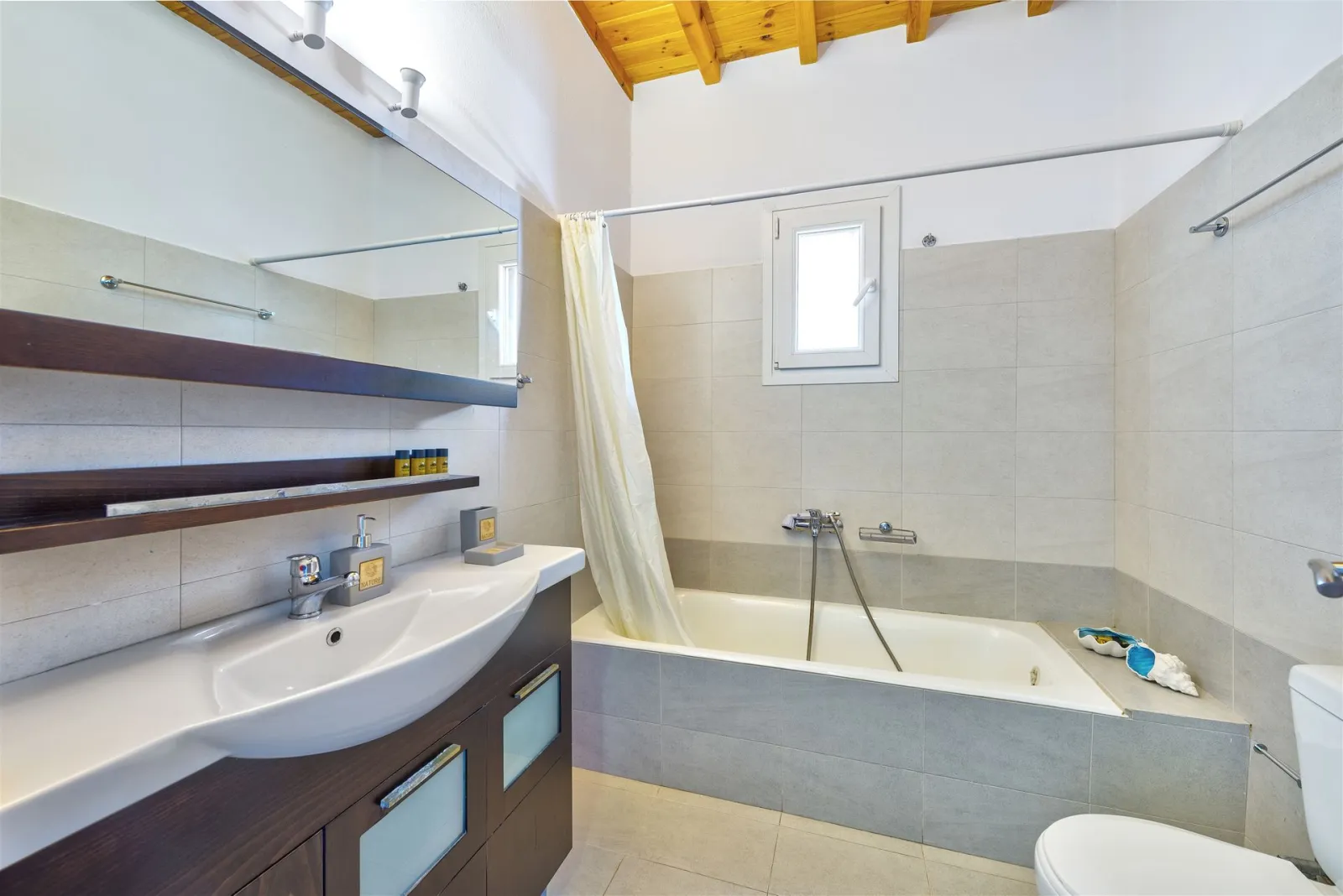 Luxury One Bedroom Apartment - 55 sq. m.