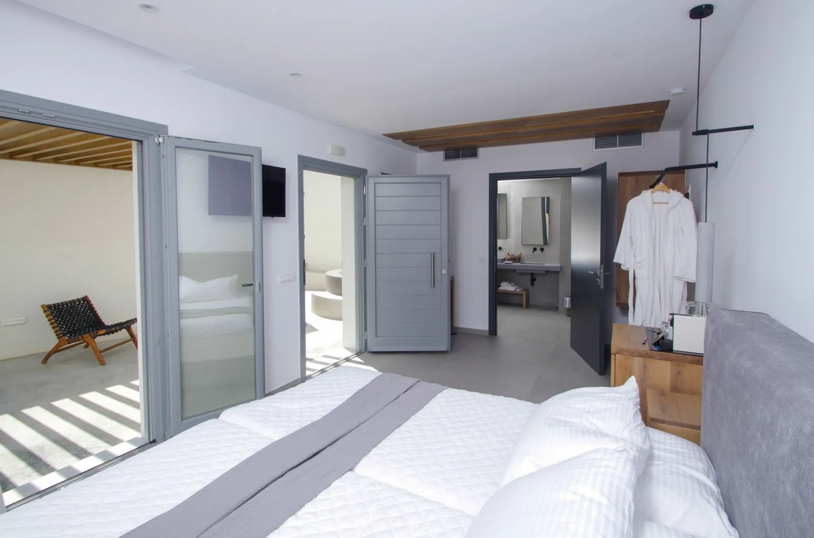 Executive Suite with Jaccuzi and garden view