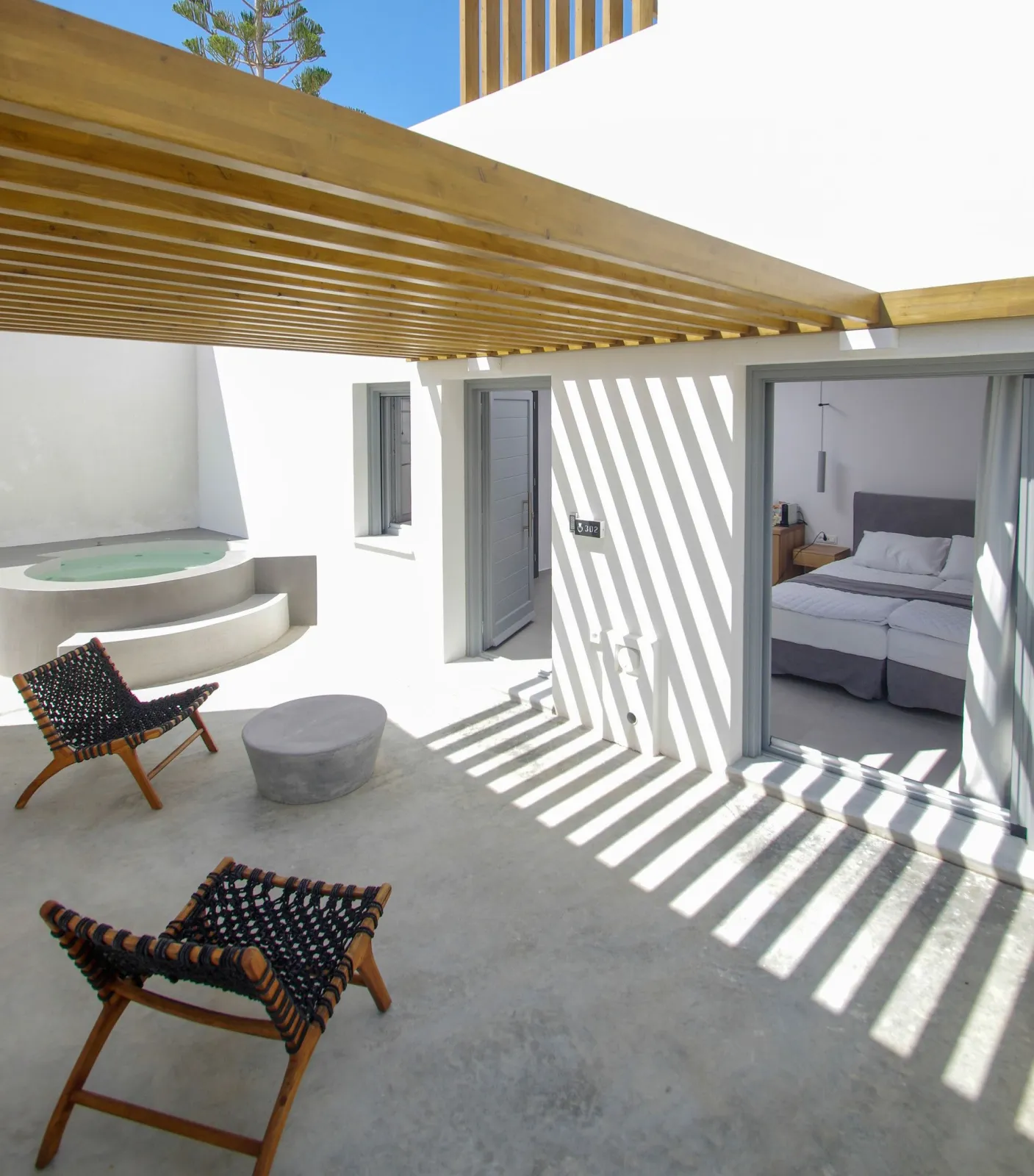 Executive Suite with Jaccuzi and garden view