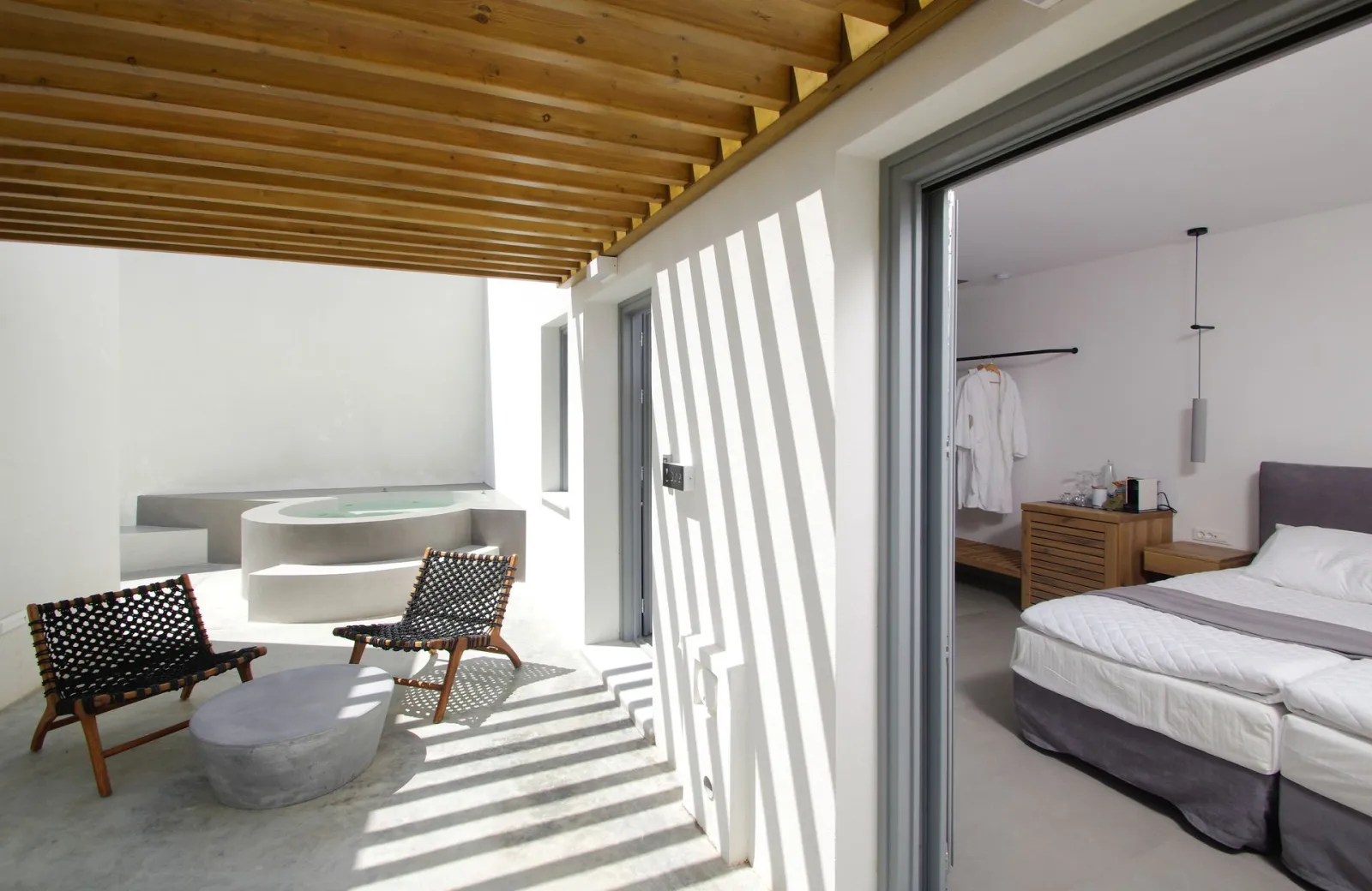 Executive Suite with Jaccuzi and garden view