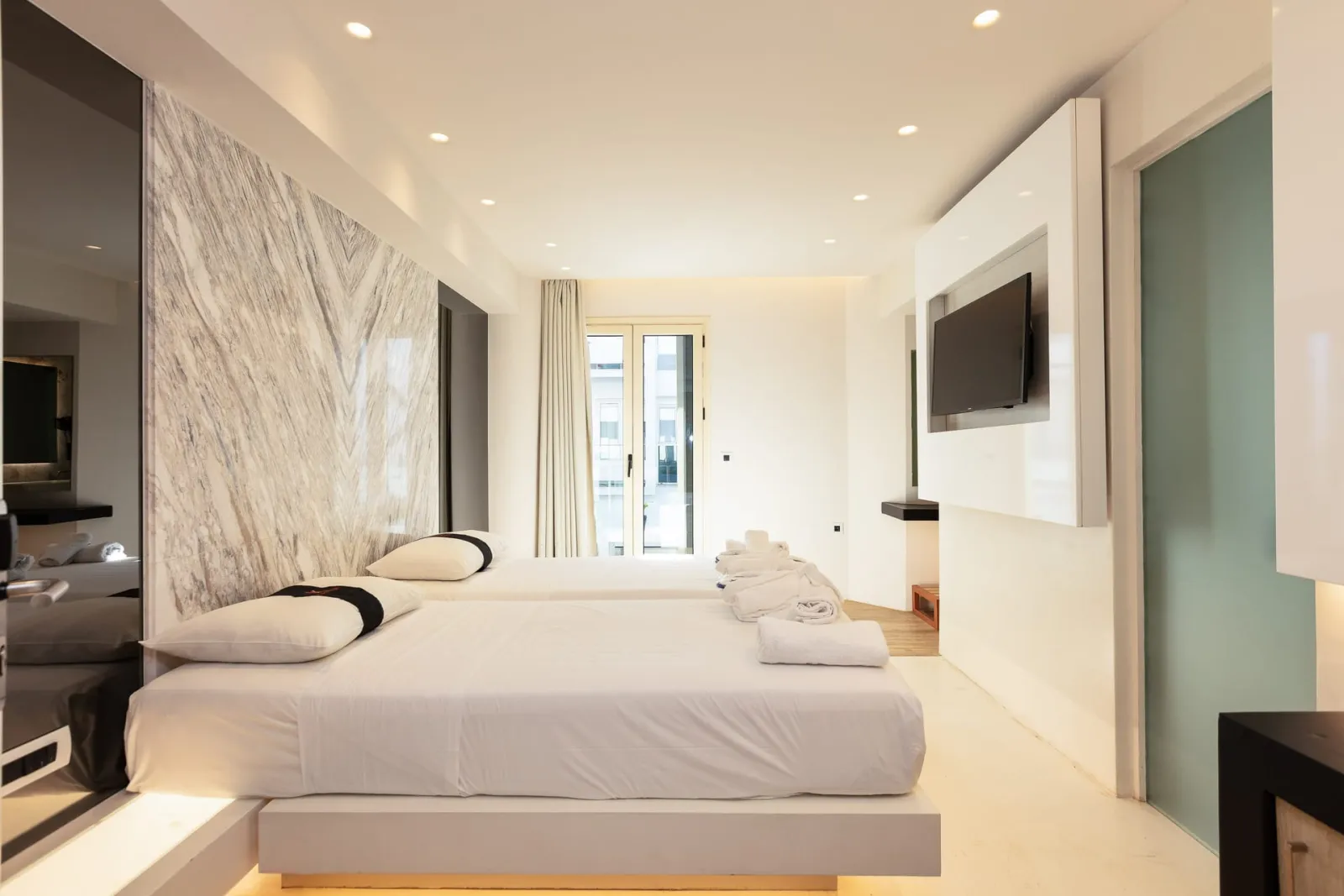Junior Suite with Side Sea View