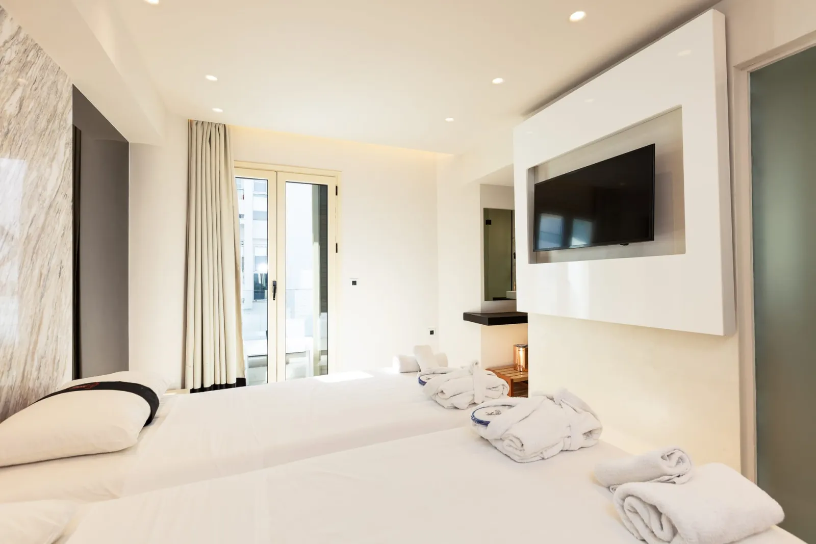 Junior Suite with Side Sea View