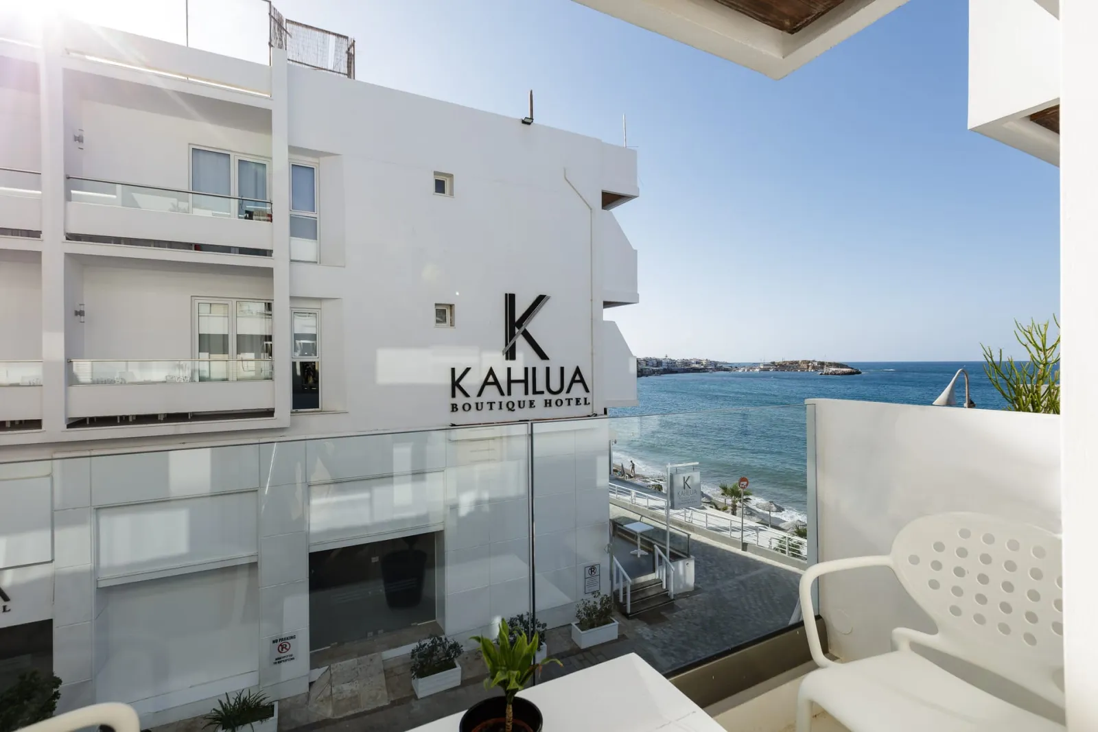 Junior Suite with Side Sea View