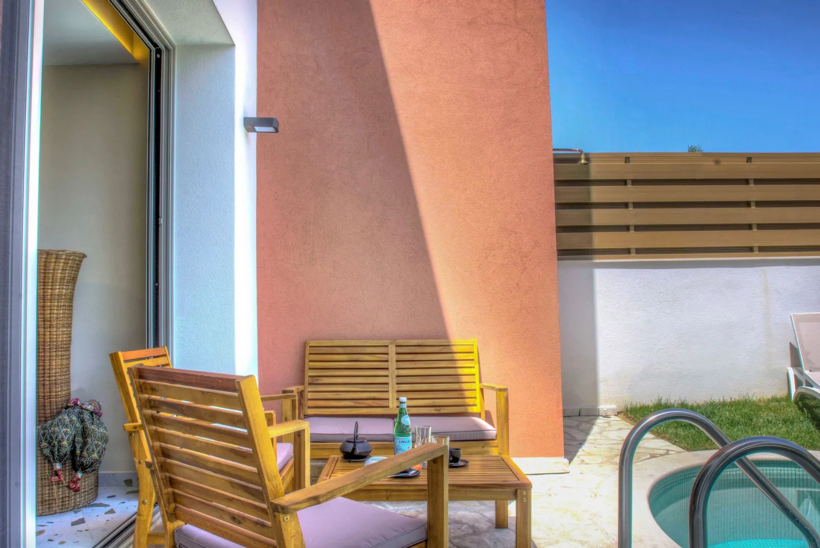 Phos Villa