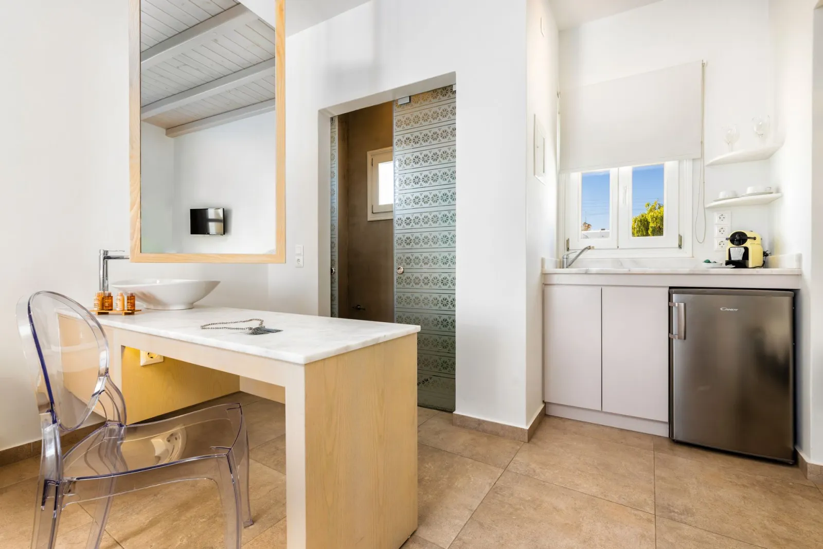 Deluxe Double Room with Terrace and Partial Sea View