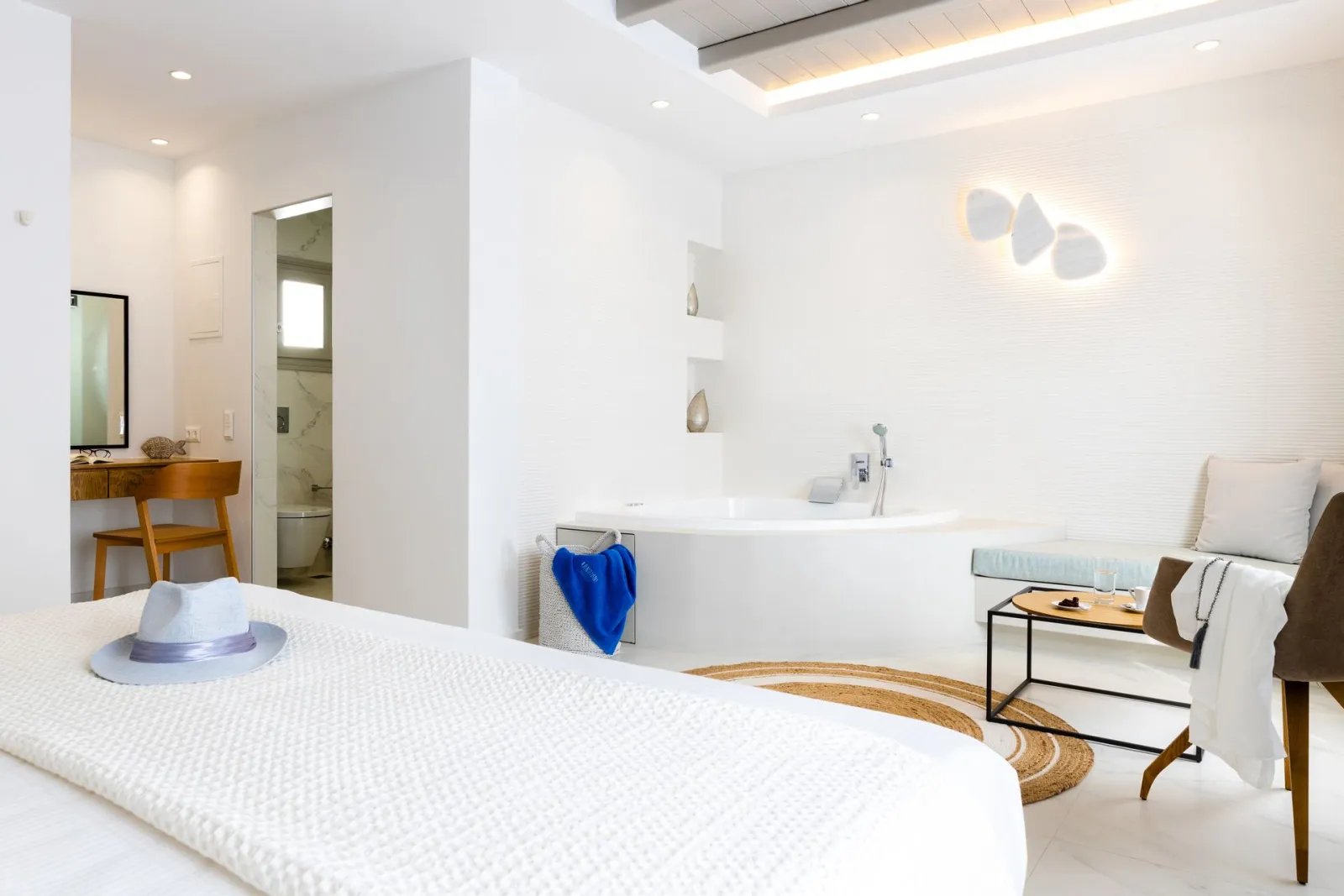 Junior Suite with Sea View and Spa Bath