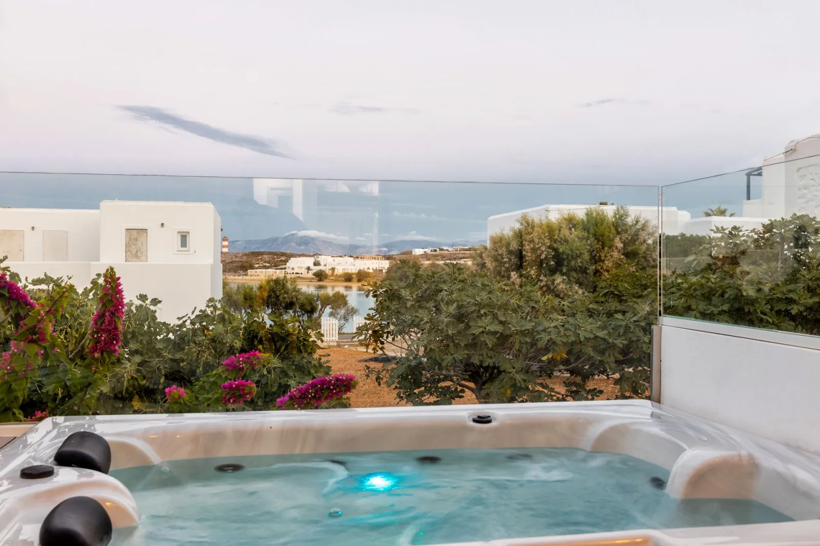 Family Suite with Sea View and Private Hot Tub
