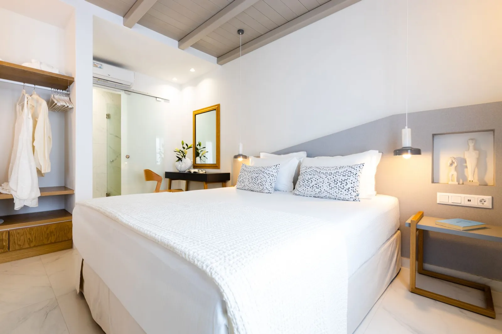 Family Suite with Sea View and Private Hot Tub