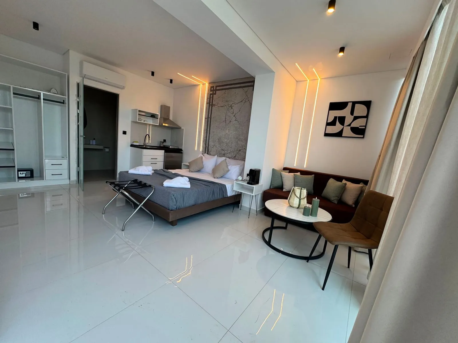 DELUX SUITE