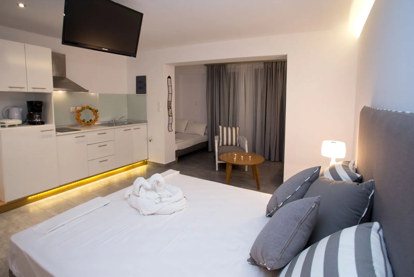 Suites with Outdoor Jacuzzi