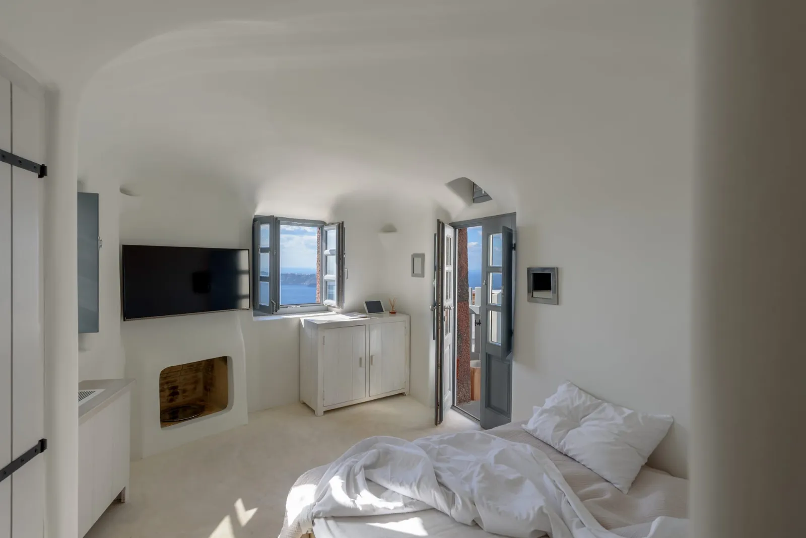 Vanilla Room with Outdoor Hot Tub & Caldera View