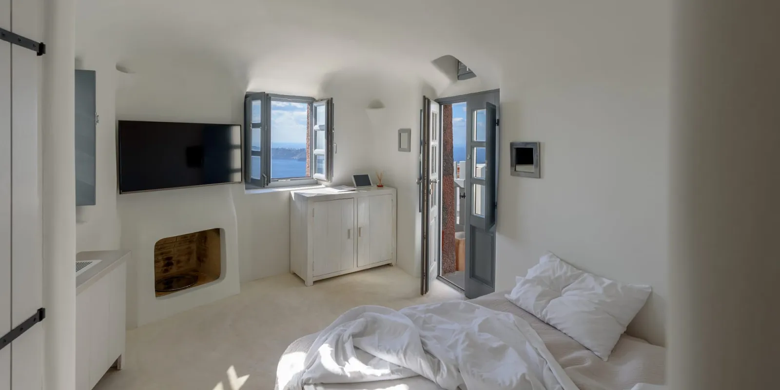 Vanilla Room with Outdoor Hot Tub & Caldera View