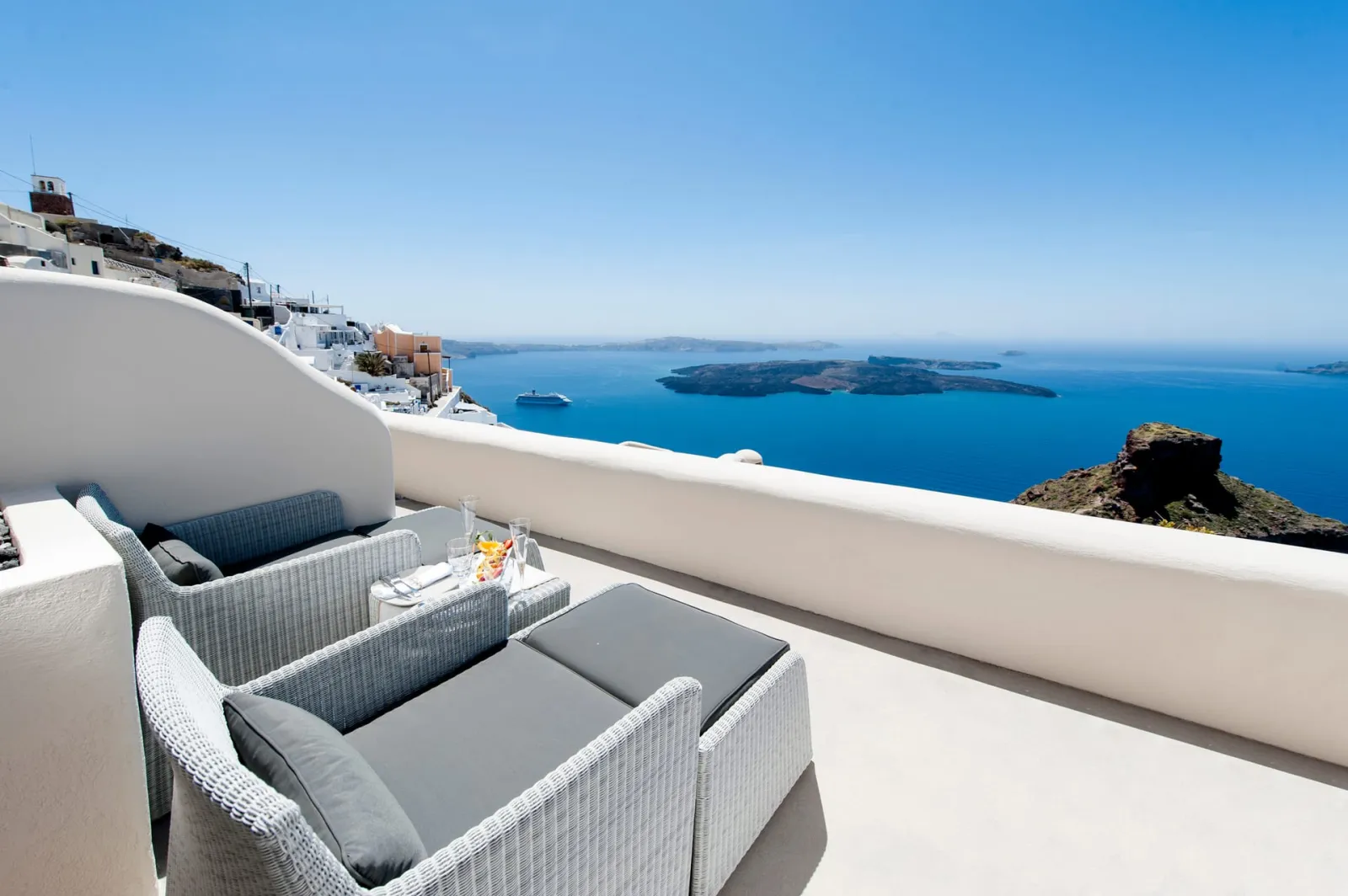 Premium Loft with Balcony & Caldera View