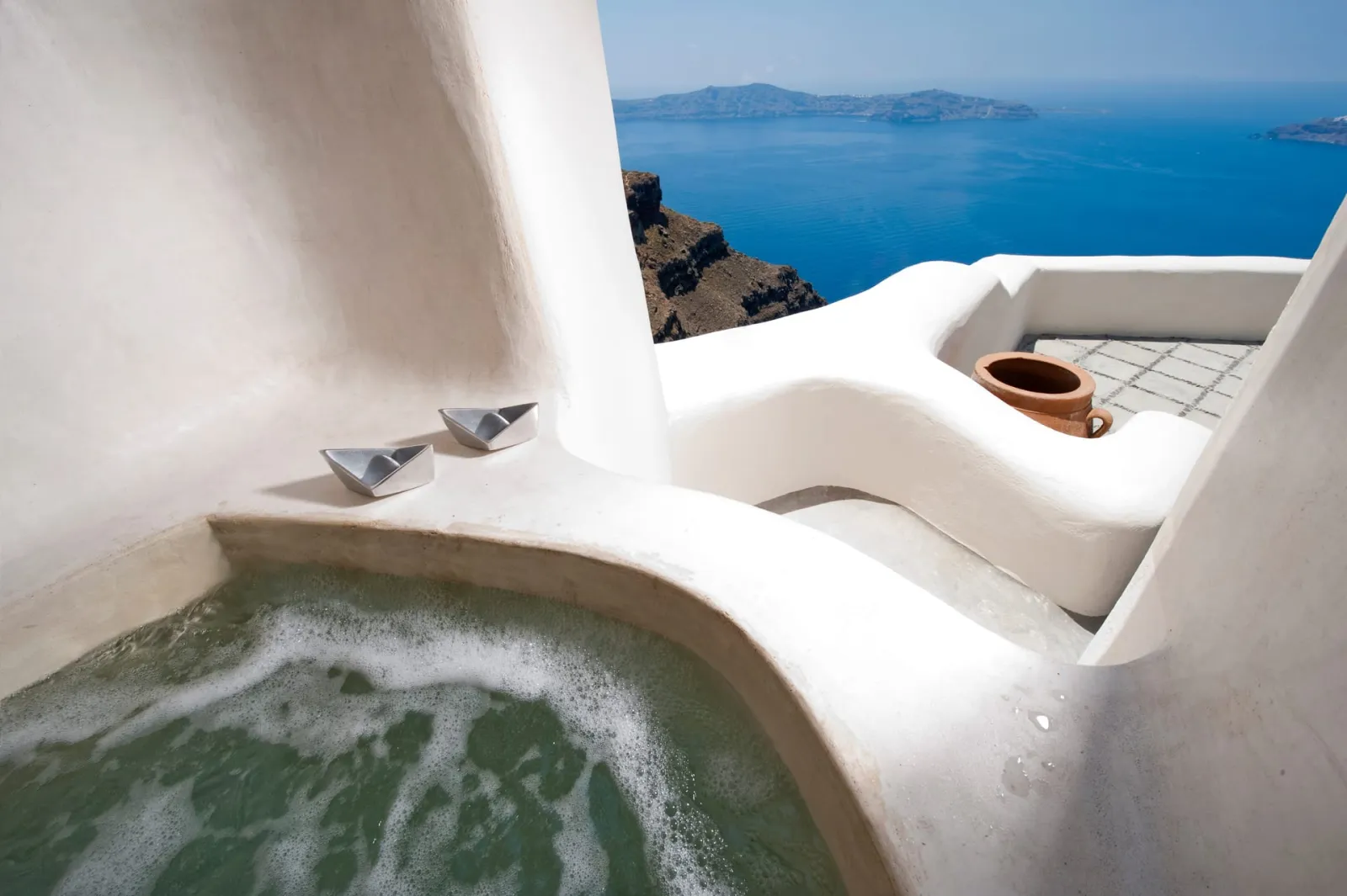 Loft Suite with access to Terrace with Shared Hot Tub and Panoramic Caldera View