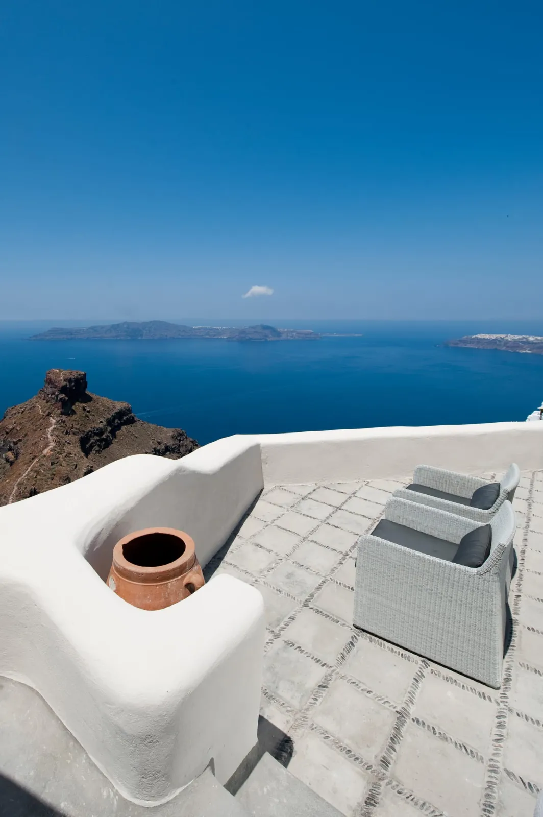 Loft Suite with access to Terrace with Shared Hot Tub and Panoramic Caldera View