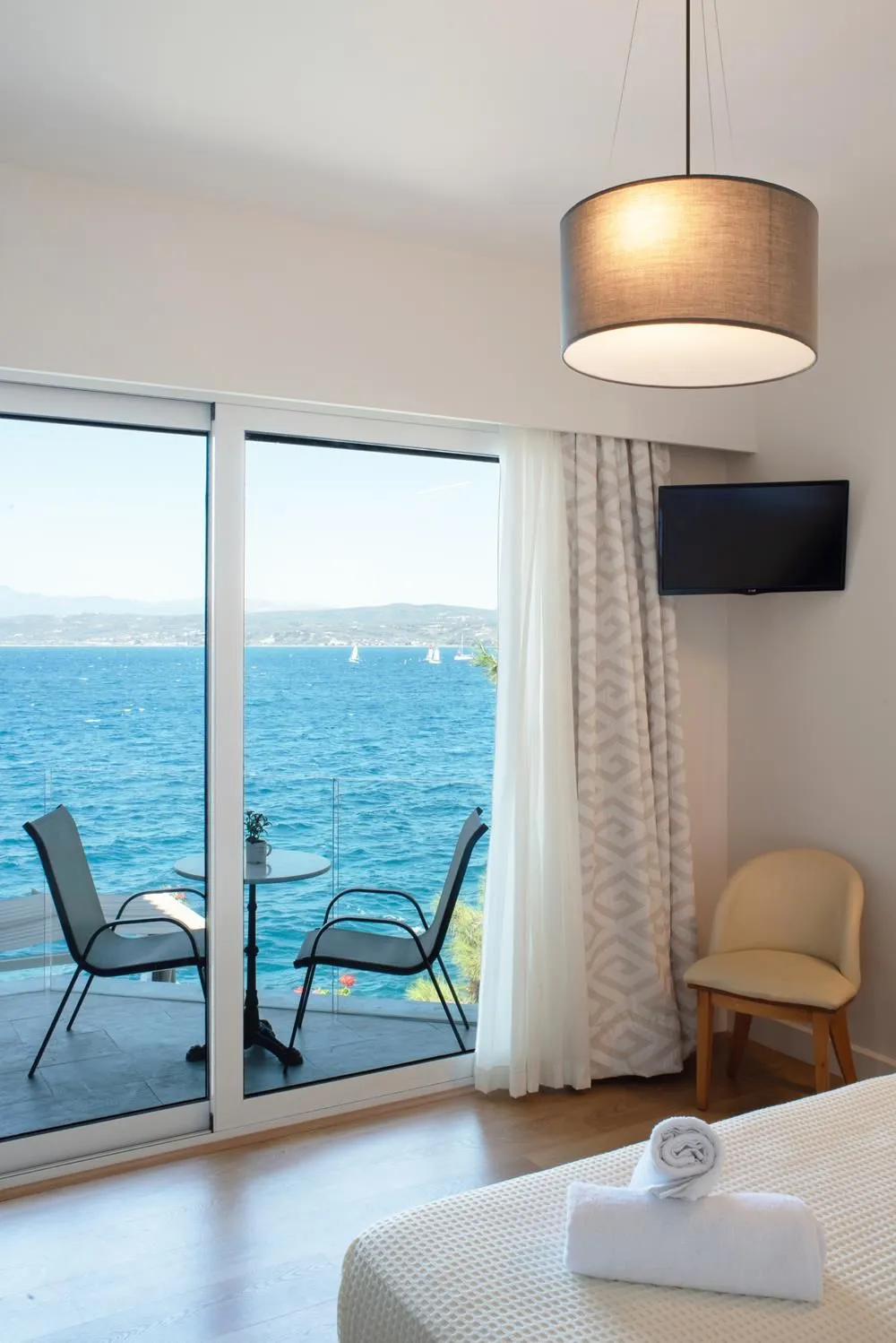 Deluxe Triple Twin Sea View Room