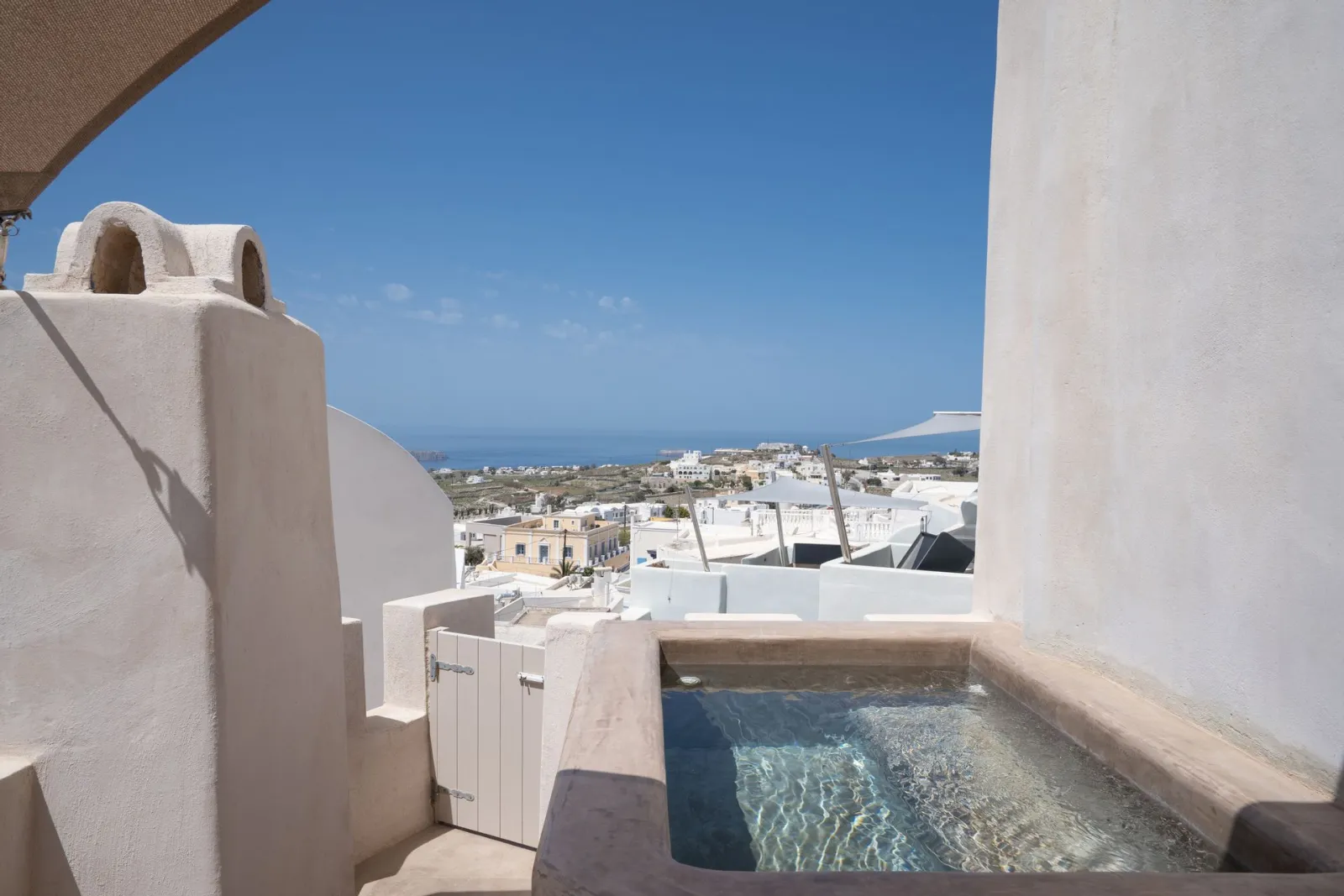 Deluxe Suite with Outdoor Hot Tub and Seaview