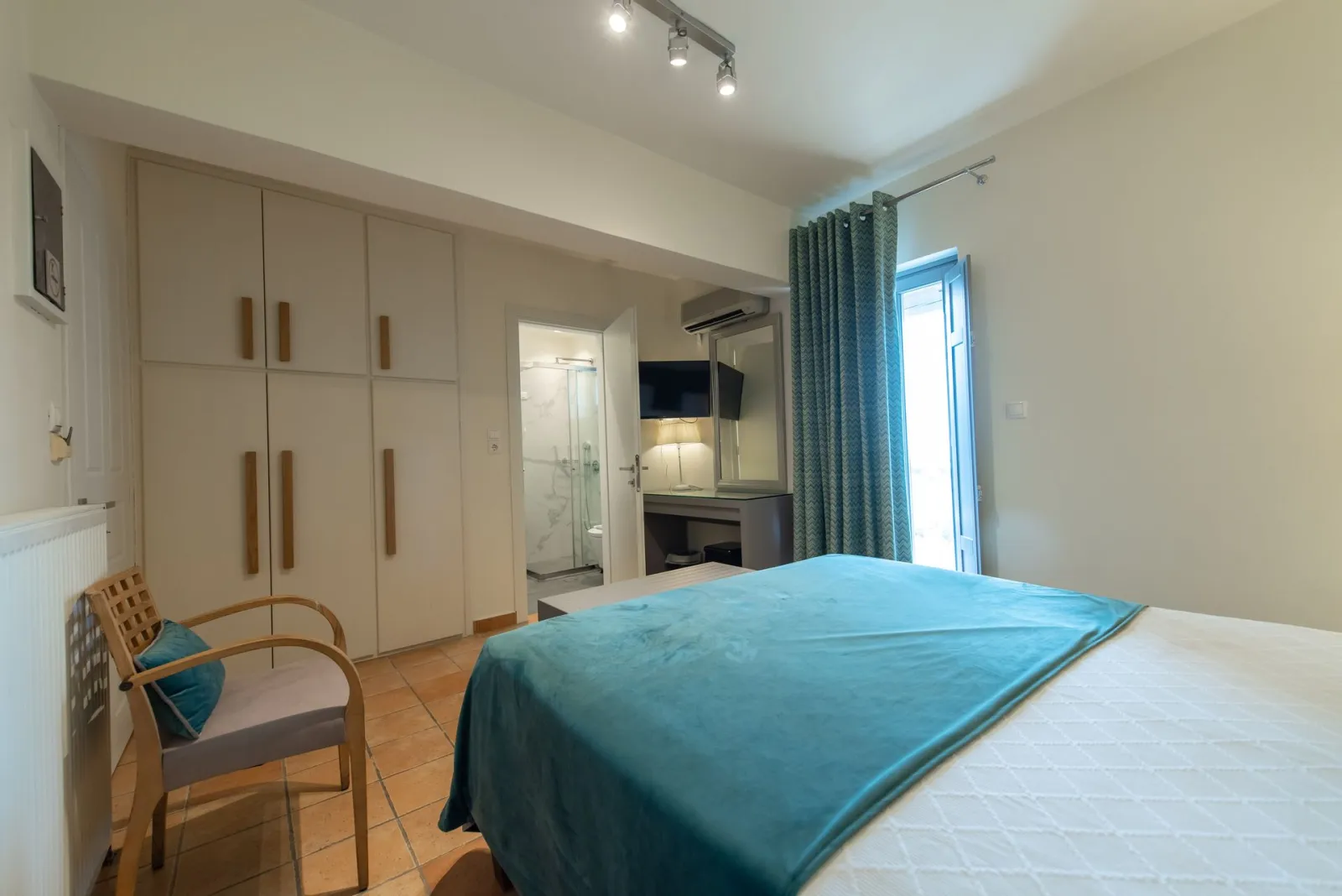 Standard Side Sea View Room